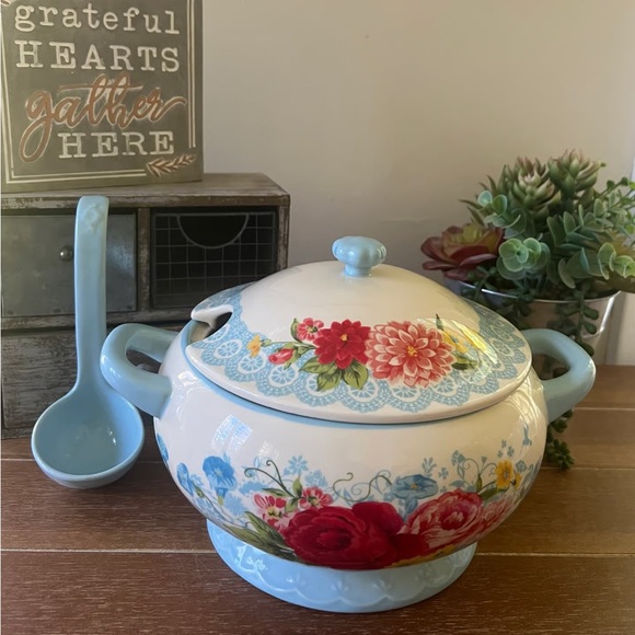 Brand New Pioneer Woman Sweet Rose Soup Tureen & Ladle - Picture 7 of 7